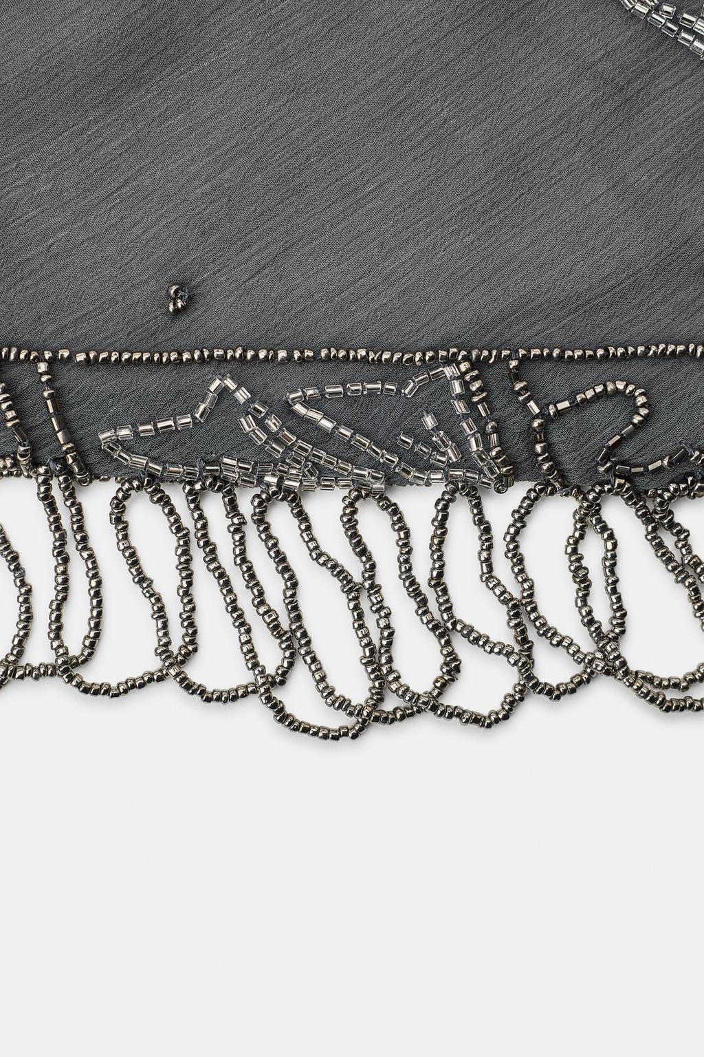 ТРЕУГОЛЬНЫЙ ПЛАТОК С ВЫШИВКОЙ И БУСИНАМИ