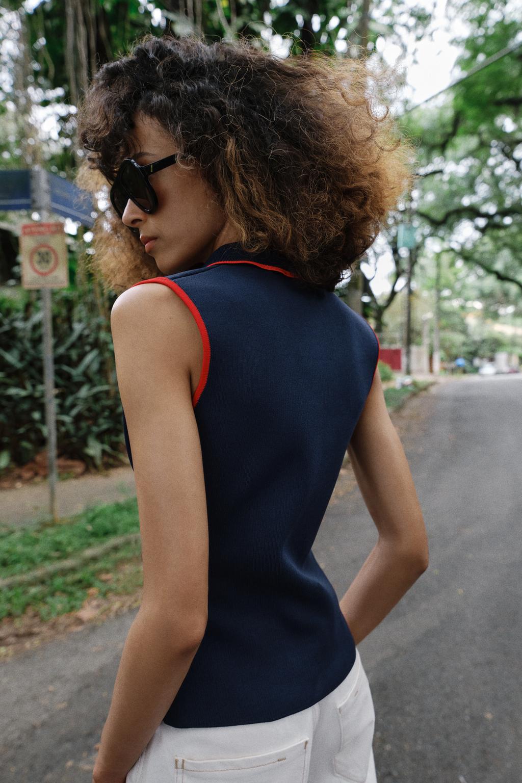 ДВУБОРТНЫЙ ЖИЛЕТ С ПРЯЖКАМИ