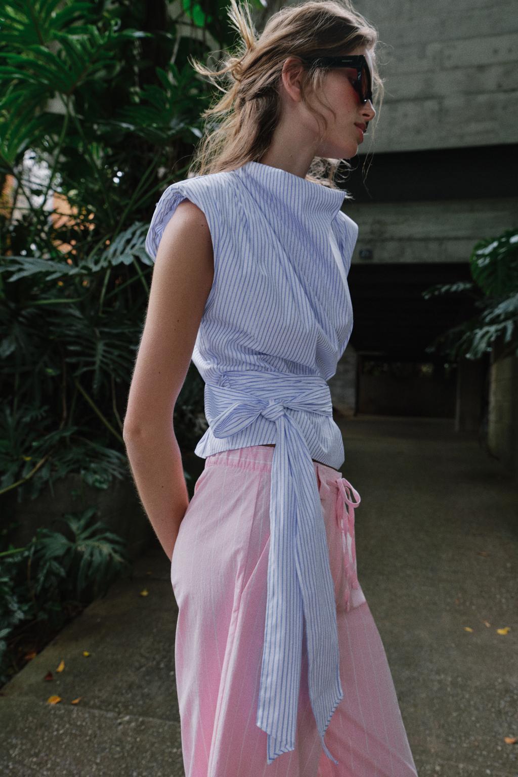 ТОП В ПОЛОСКУ С ПОГОНАМИ И БЛЕСТЯЩЕЙ НИТЬЮ