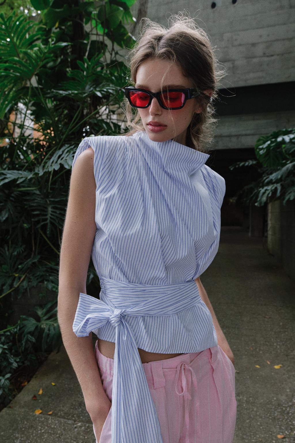 ТОП В ПОЛОСКУ С ПОГОНАМИ И БЛЕСТЯЩЕЙ НИТЬЮ