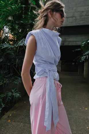 Топ в полоску с погонами и блестящей нитью- Заказать в России