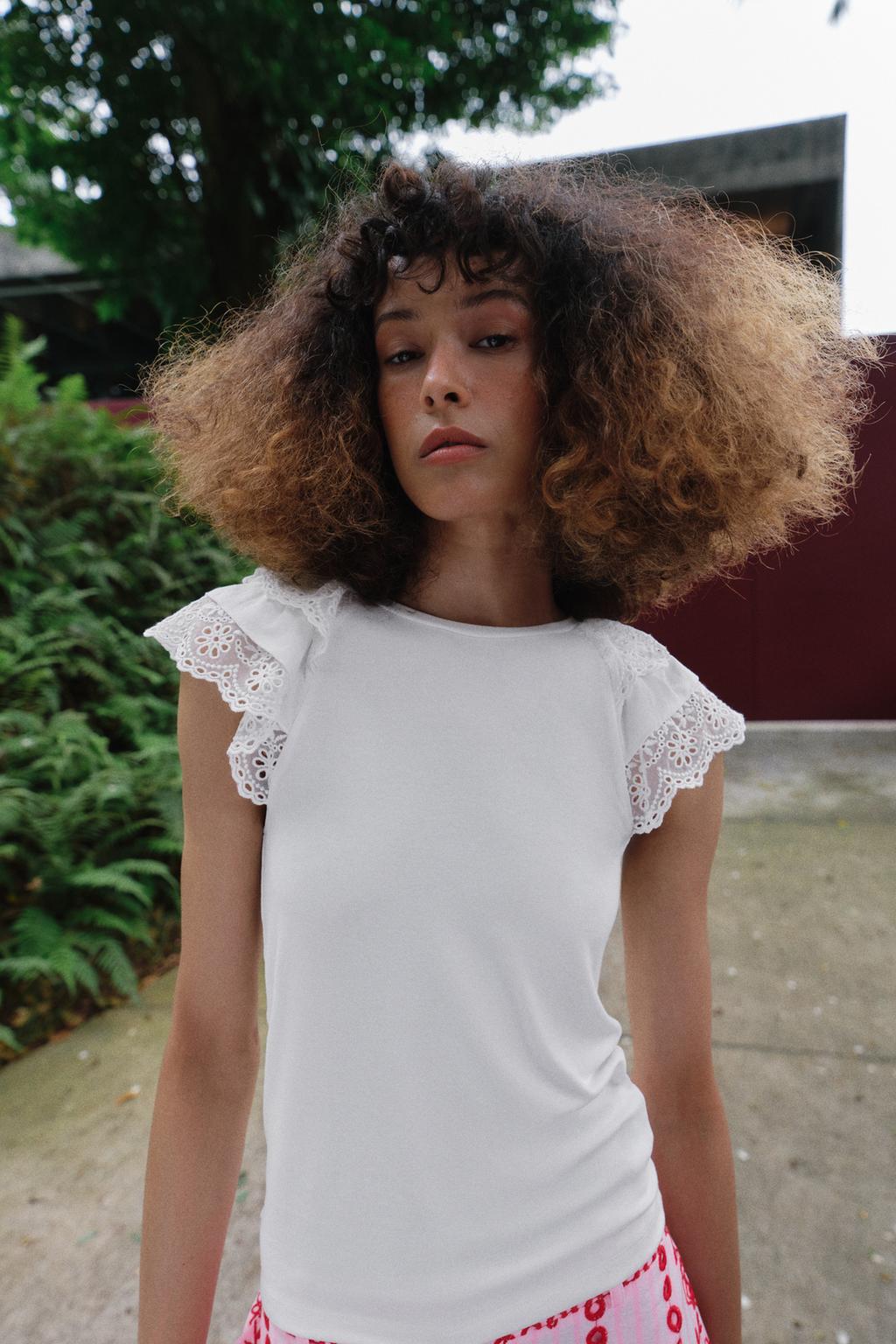 ФУТБОЛКА С КОРОТКИМ РУКАВОМ И ВЫШИВКОЙ