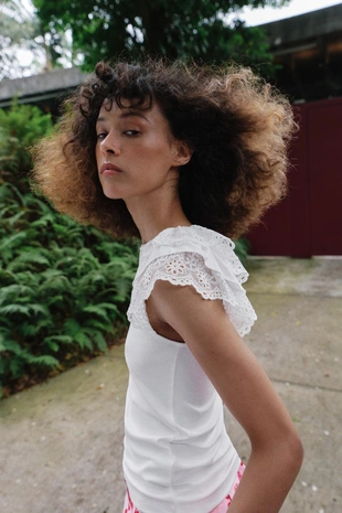 Футболка с коротким рукавом и вышивкой- Заказать в России