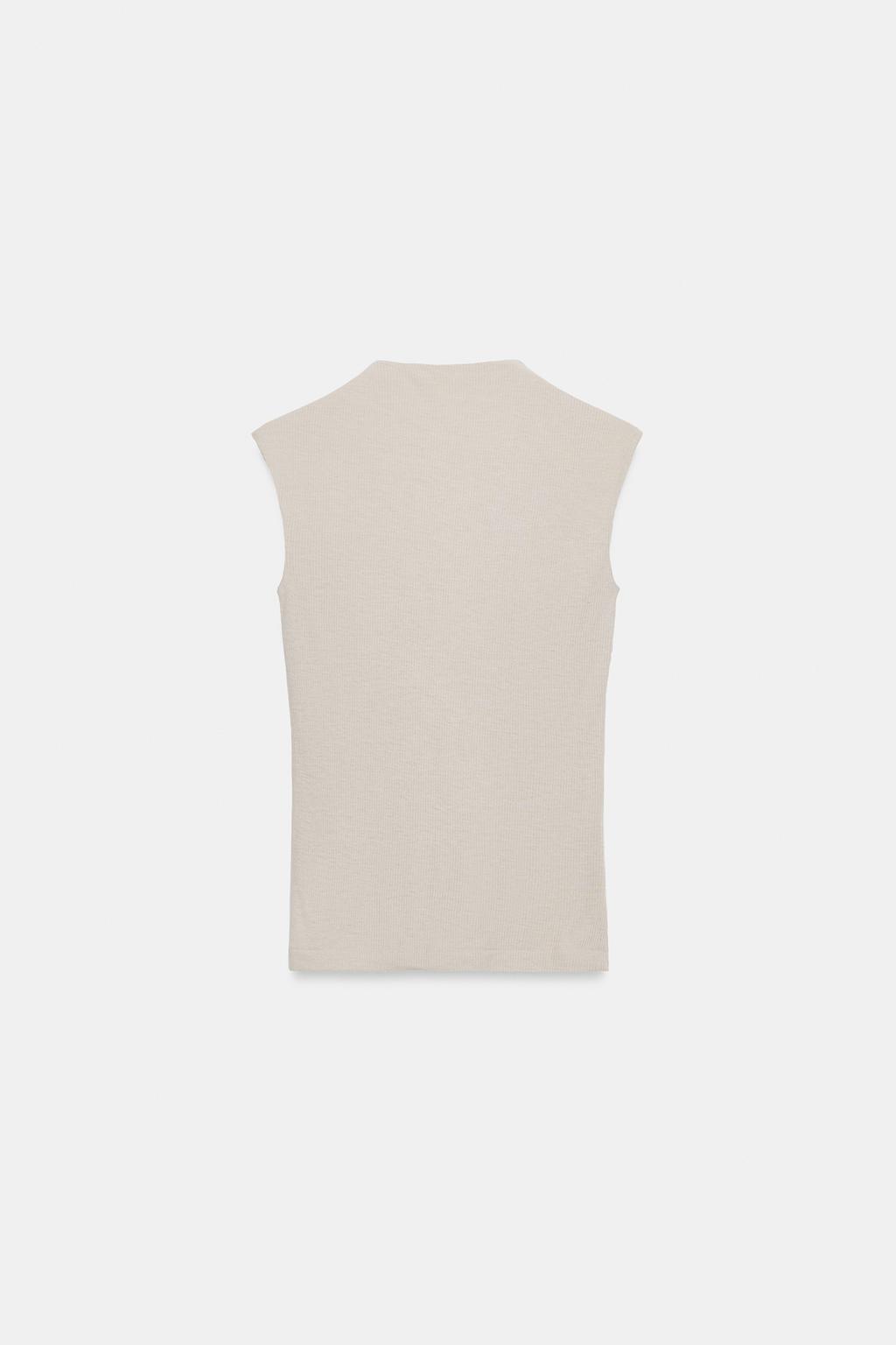 ФУТБОЛКА В РУБЧИК С V-ОБРАЗНЫМ ВЫРЕЗОМ