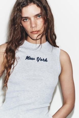 Футболка с вышитой надписью в рубчик- Заказать в России