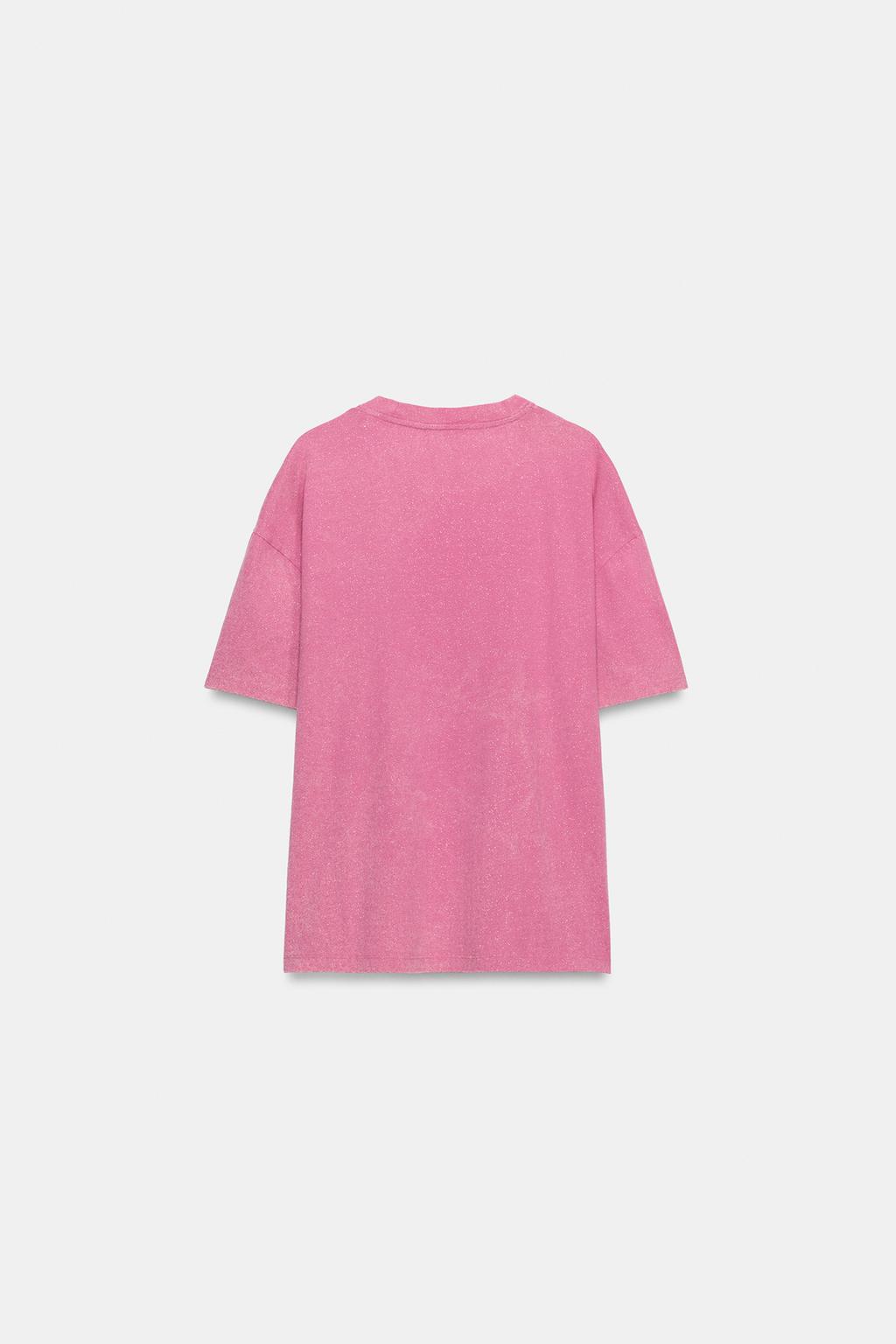 ФУТБОЛКА С ЭФФЕКТОМ ПОТЕРТОСТИ И БЛЕСТКАМИ