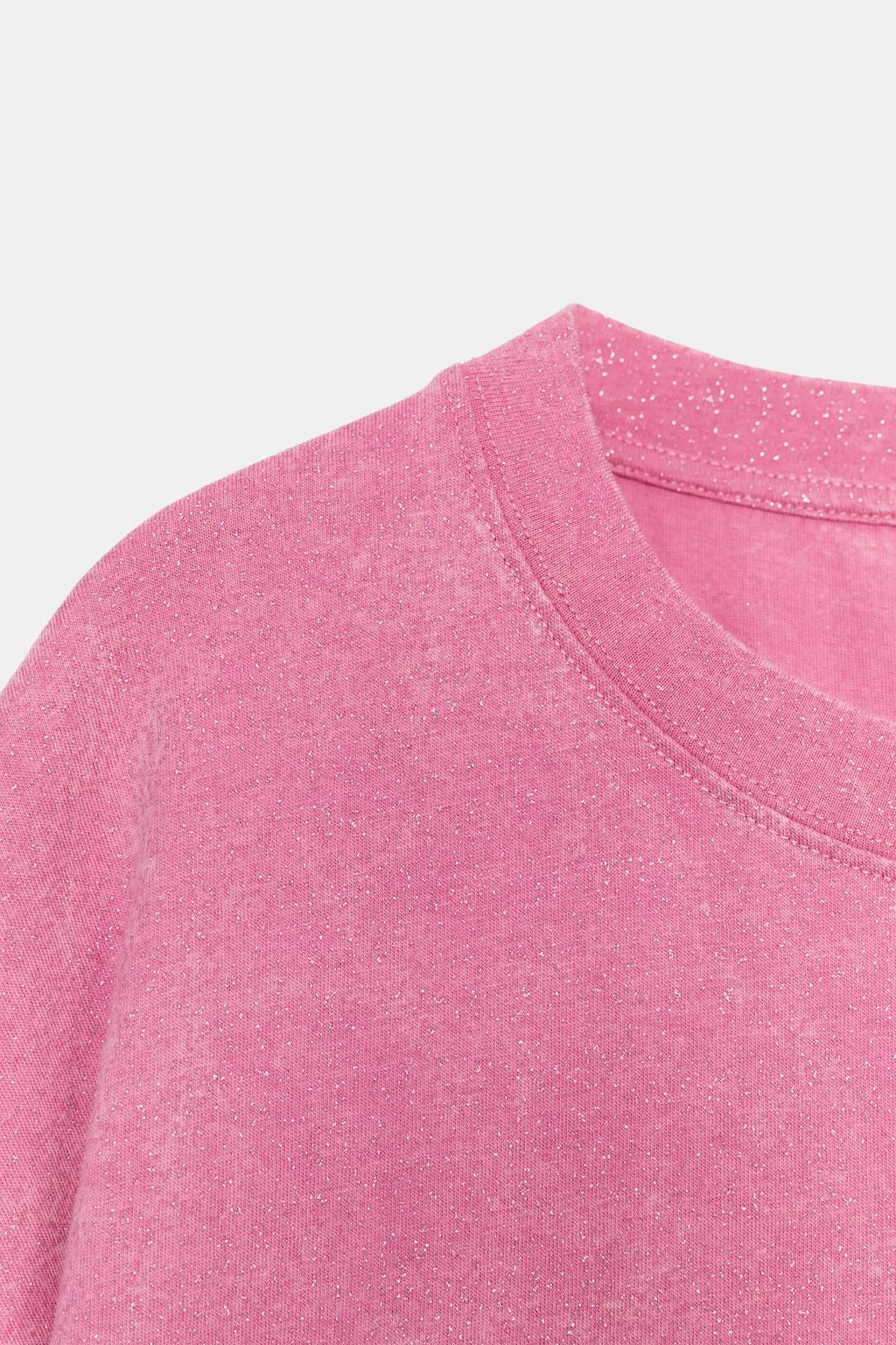 ФУТБОЛКА С ЭФФЕКТОМ ПОТЕРТОСТИ И БЛЕСТКАМИ