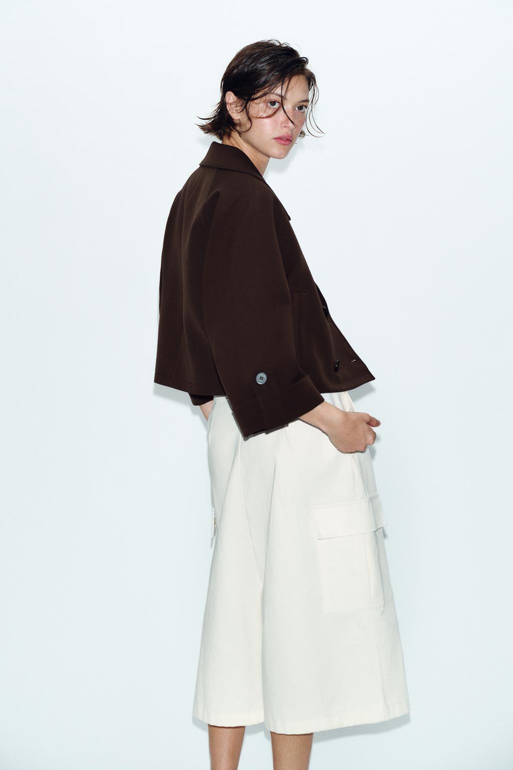 КОРОТКИЙ ТРЕНЧ С ОТВОРОТАМИ НА РУКАВАХ