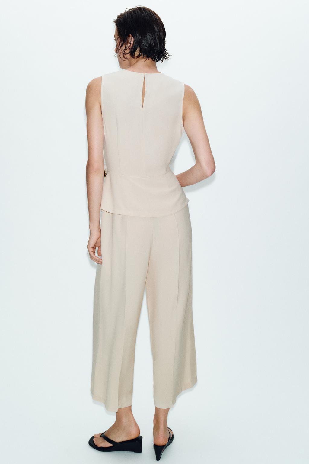 КОМБИНЕЗОН С ЗОЛОТИСТОЙ ДЕТАЛЬЮ