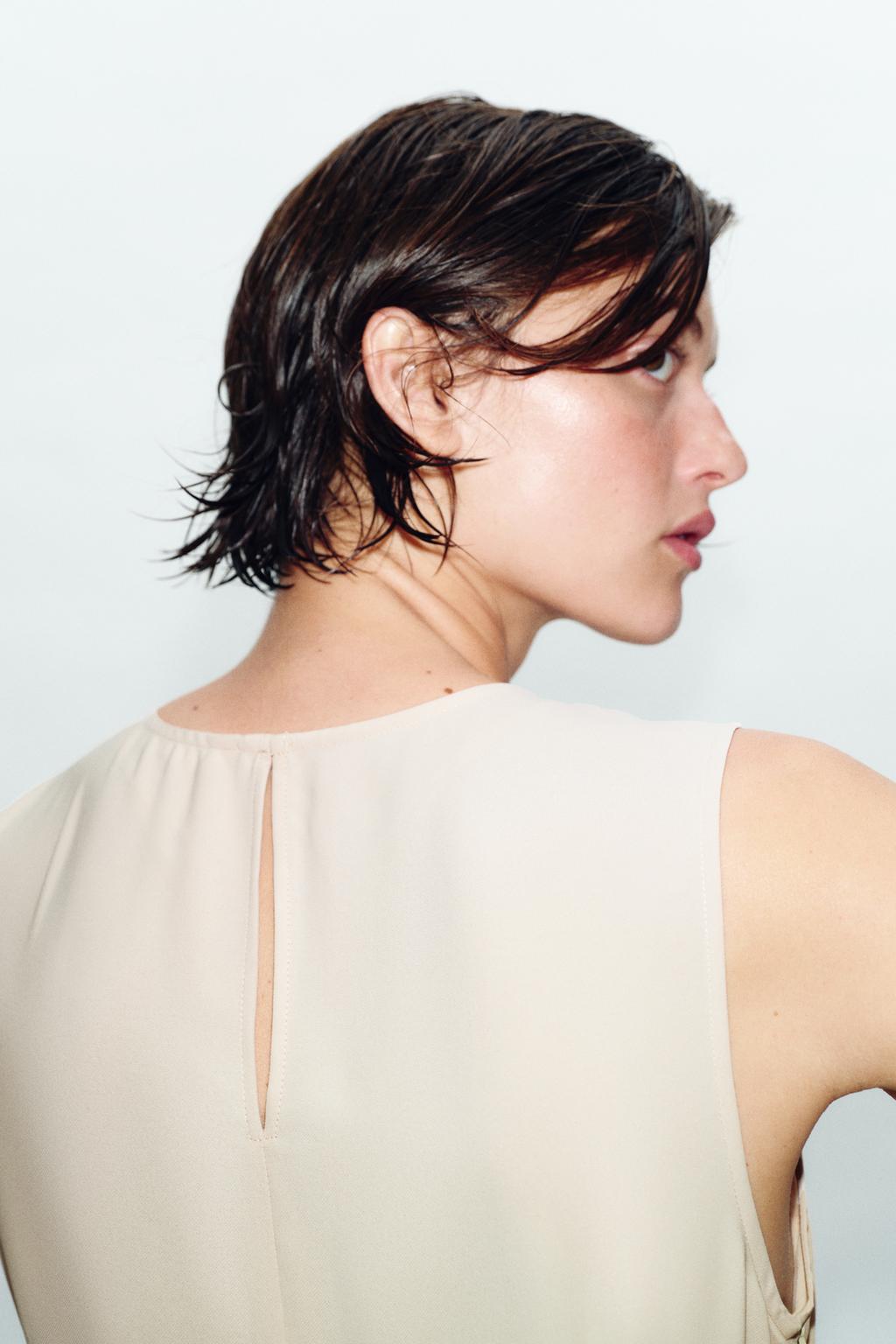 КОМБИНЕЗОН С ЗОЛОТИСТОЙ ДЕТАЛЬЮ