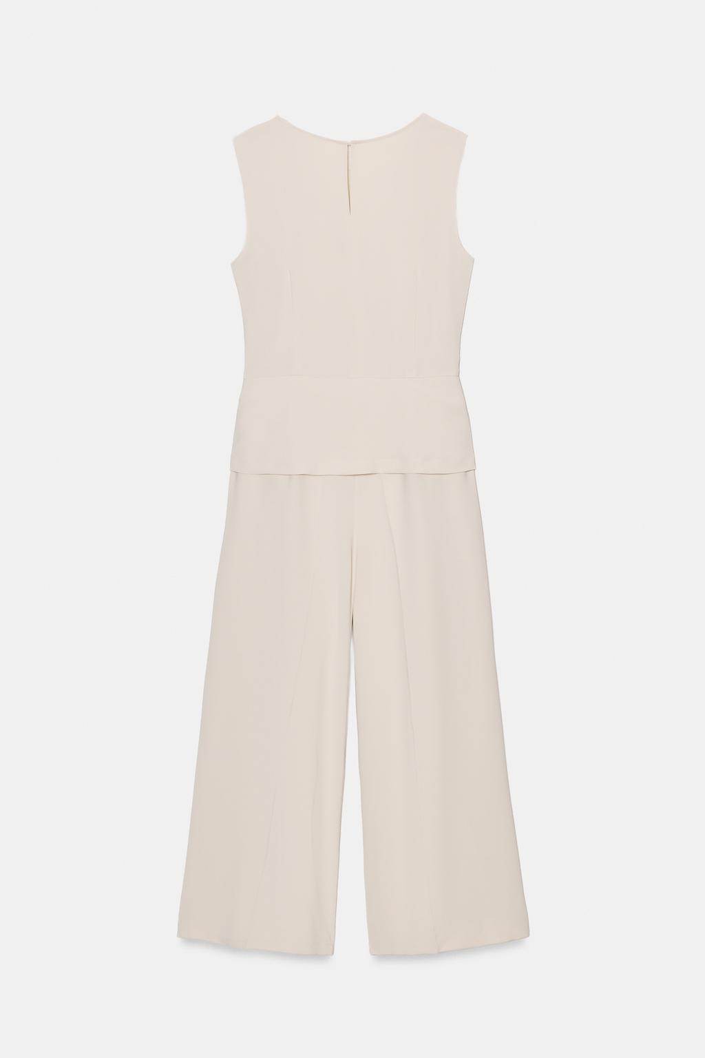 КОМБИНЕЗОН С ЗОЛОТИСТОЙ ДЕТАЛЬЮ