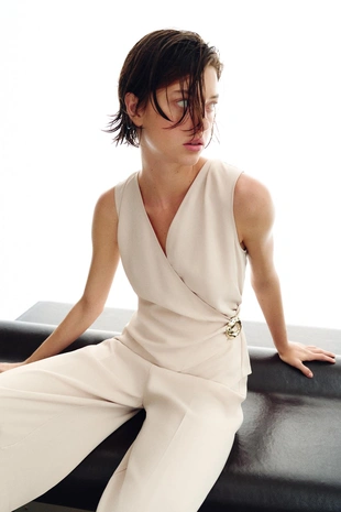 Комбинезон с золотистой деталью- Заказать в России