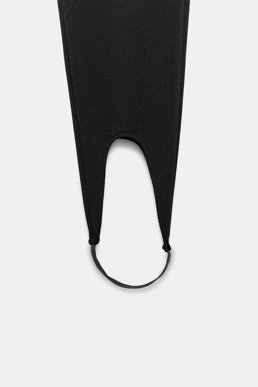 ЭЛАСТИЧНЫЕ ЛЕГИНСЫ СО ШТРИПКАМИ