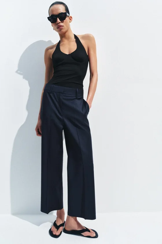 БРЮКИ ИЗ СМЕСОВОЙ ШЕРСТИ С ЗАУТЮЖЕННЫМИ СТРЕЛКАМИ — коллекция Zara «ZW»