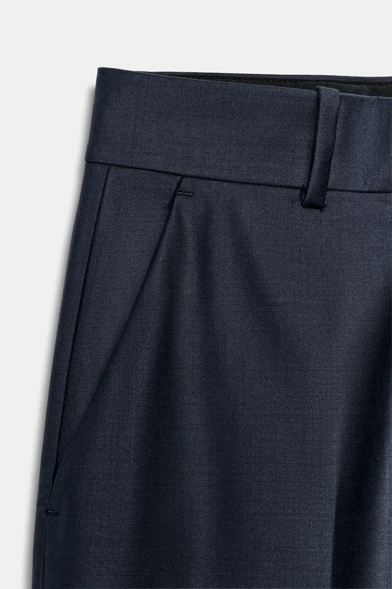 БРЮКИ ИЗ СМЕСОВОЙ ШЕРСТИ С ЗАУТЮЖЕННЫМИ СТРЕЛКАМИ — коллекция Zara «ZW»