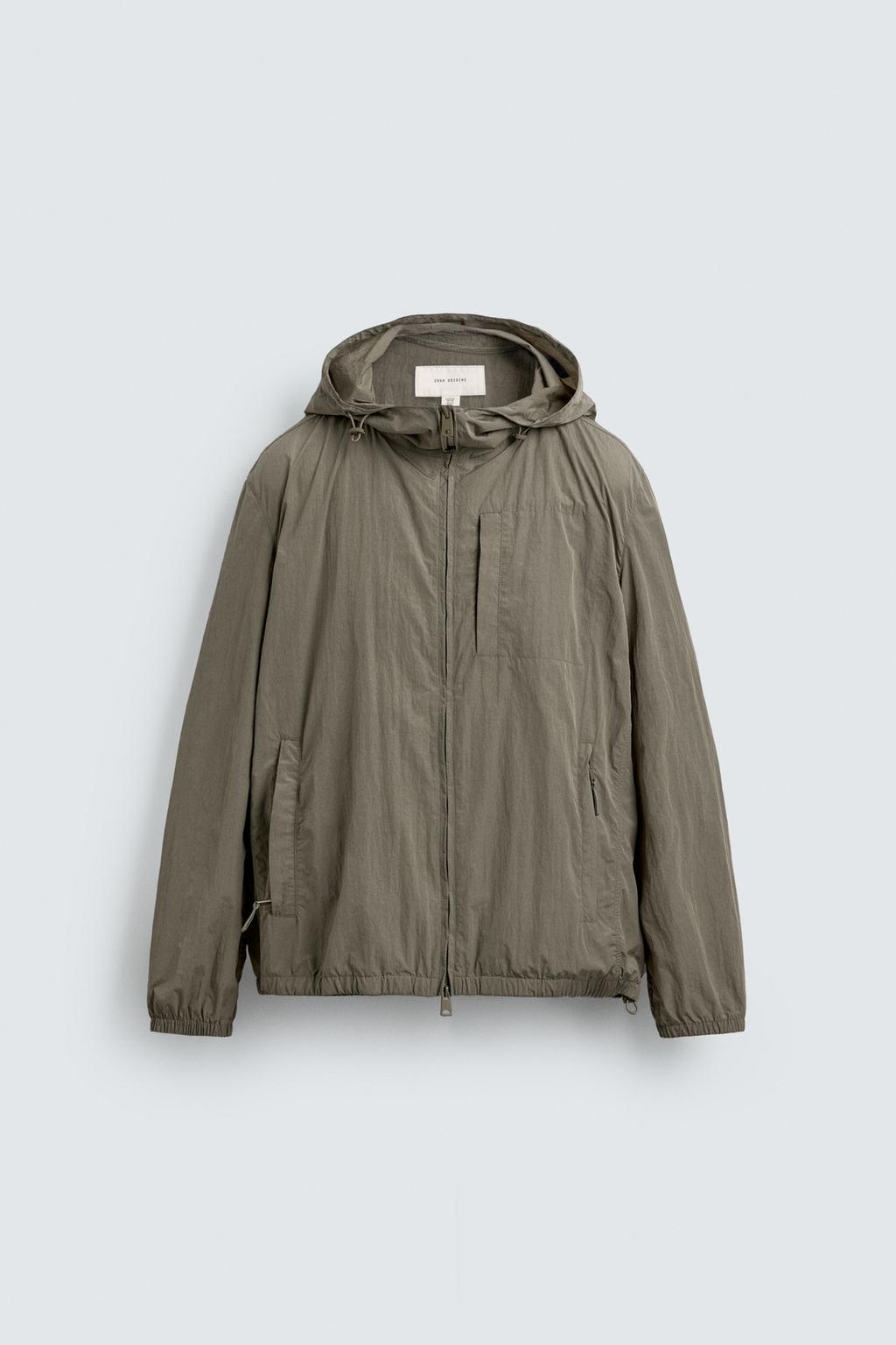 ЛЕГКАЯ КУРТКА ИЗ ВЫСОКОТЕХНОЛОГИЧНОЙ ТКАНИ