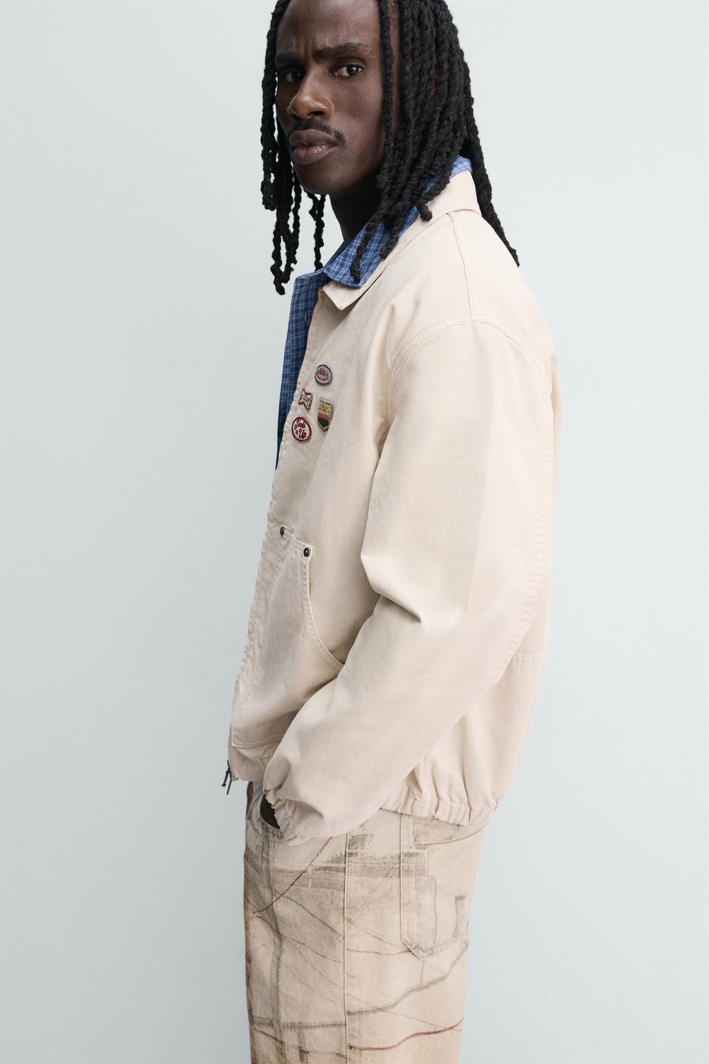 КУРТКА СВОБОДНОГО КРОЯ С НАШИВКАМИ