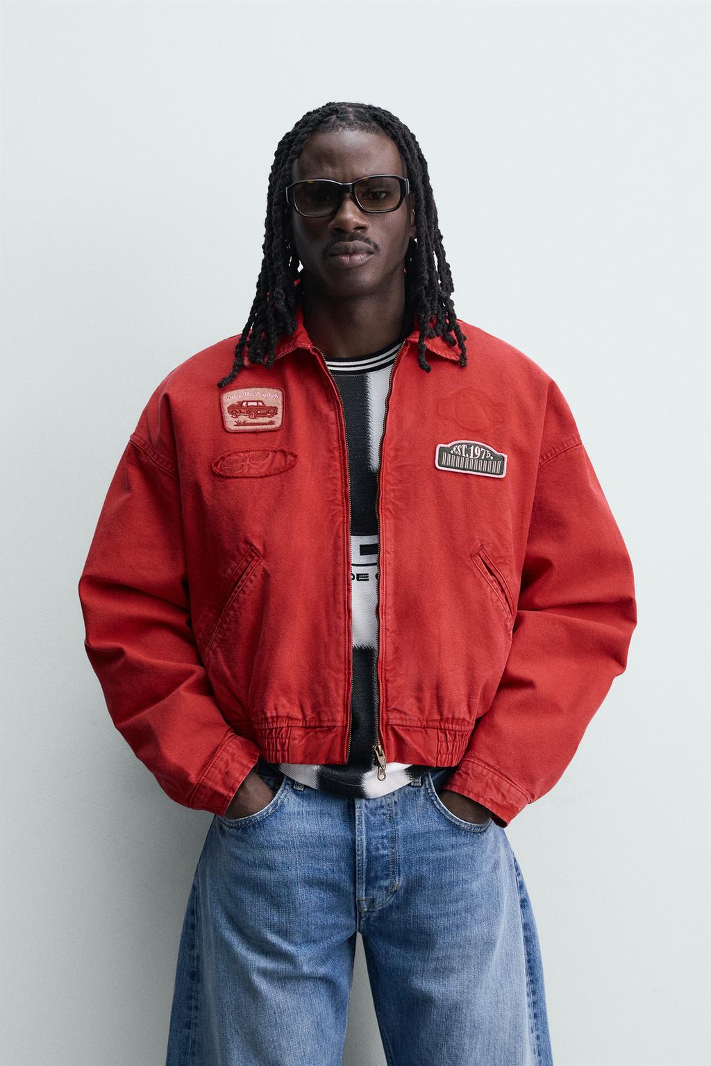 КУРТКА СВОБОДНОГО КРОЯ С НАШИВКАМИ