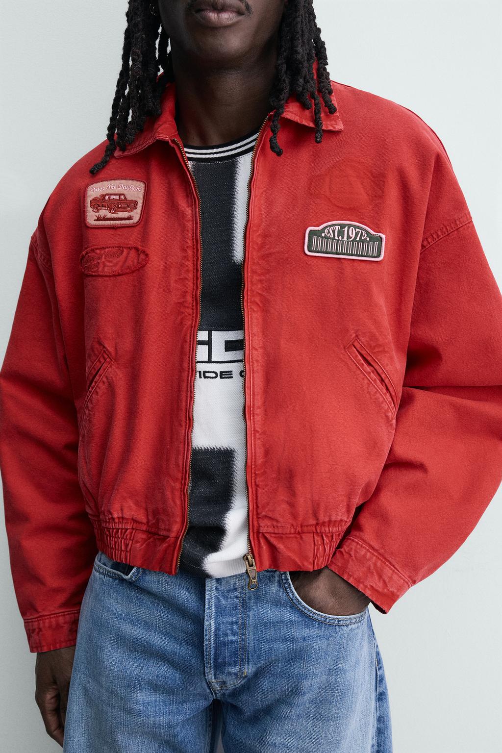 КУРТКА СВОБОДНОГО КРОЯ С НАШИВКАМИ