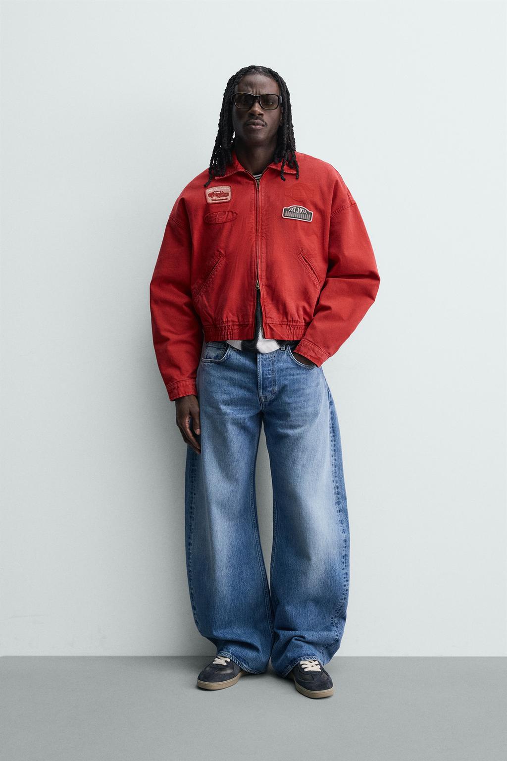 КУРТКА СВОБОДНОГО КРОЯ С НАШИВКАМИ