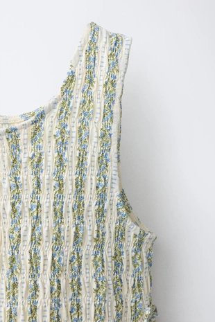 Топ с эластичными завязками