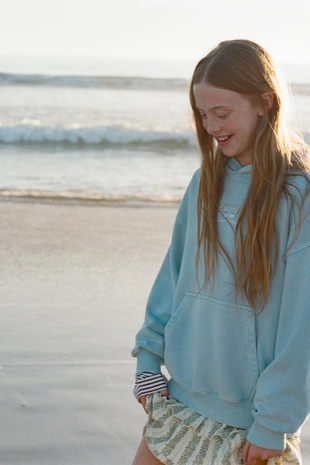 Худи с капюшоном и надписью из ткани с эффектом потертости- Заказать в России