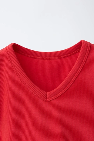 Топ в рубчик с V-образным вырезом