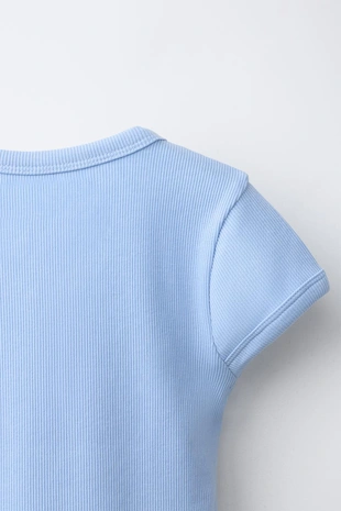 Топ в рубчик с V-образным вырезом