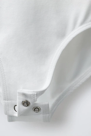 Боди с воланом и заклепками из модала- Заказать в России