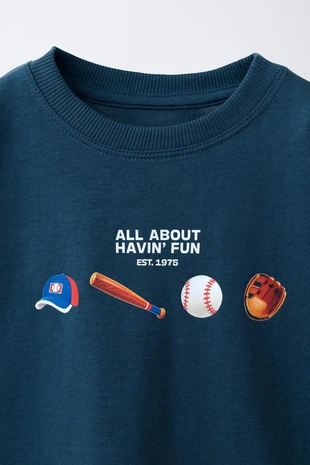 Футболка с бейсбольным принтом- Заказать в России