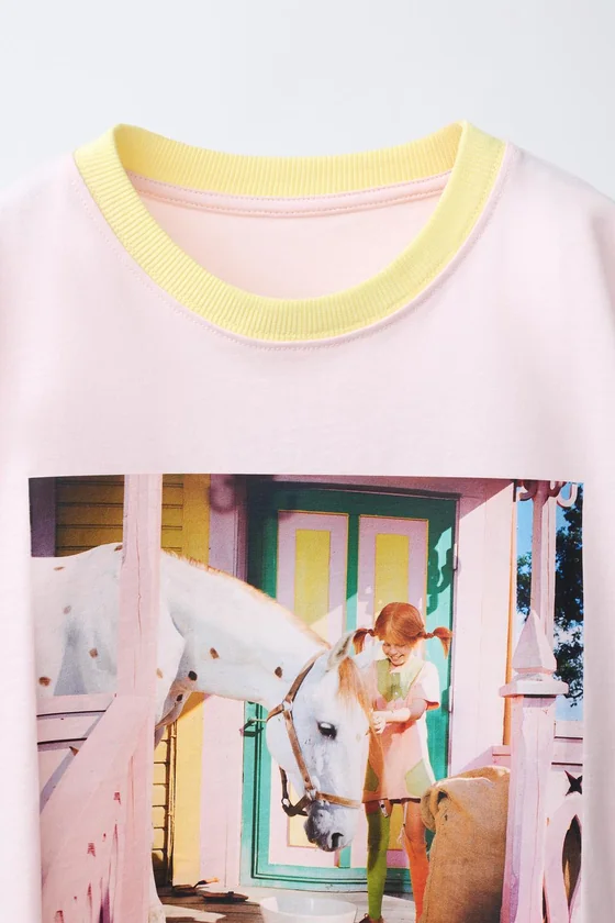 ФУТБОЛКА С ФОТОПРИНТОМ PIPPI CALZASLARGAS © ASTRID LINDGREN COMPANY
