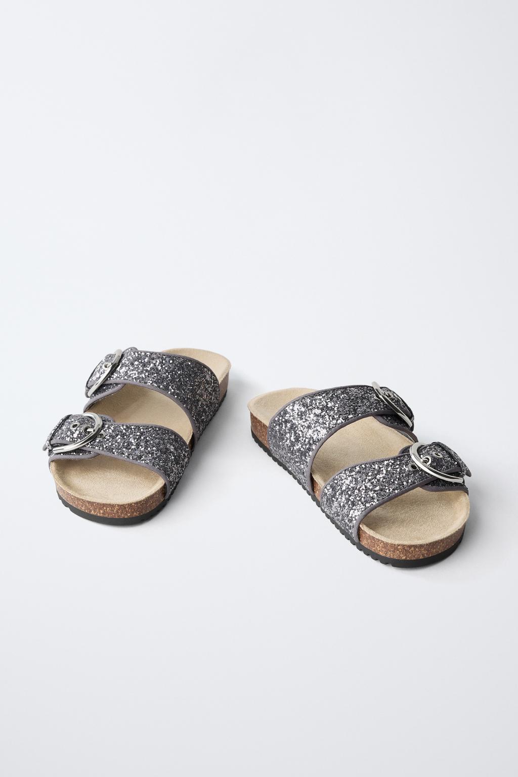 САНДАЛИИ С ПРЯЖКАМИ И БЛЕСТКАМИ