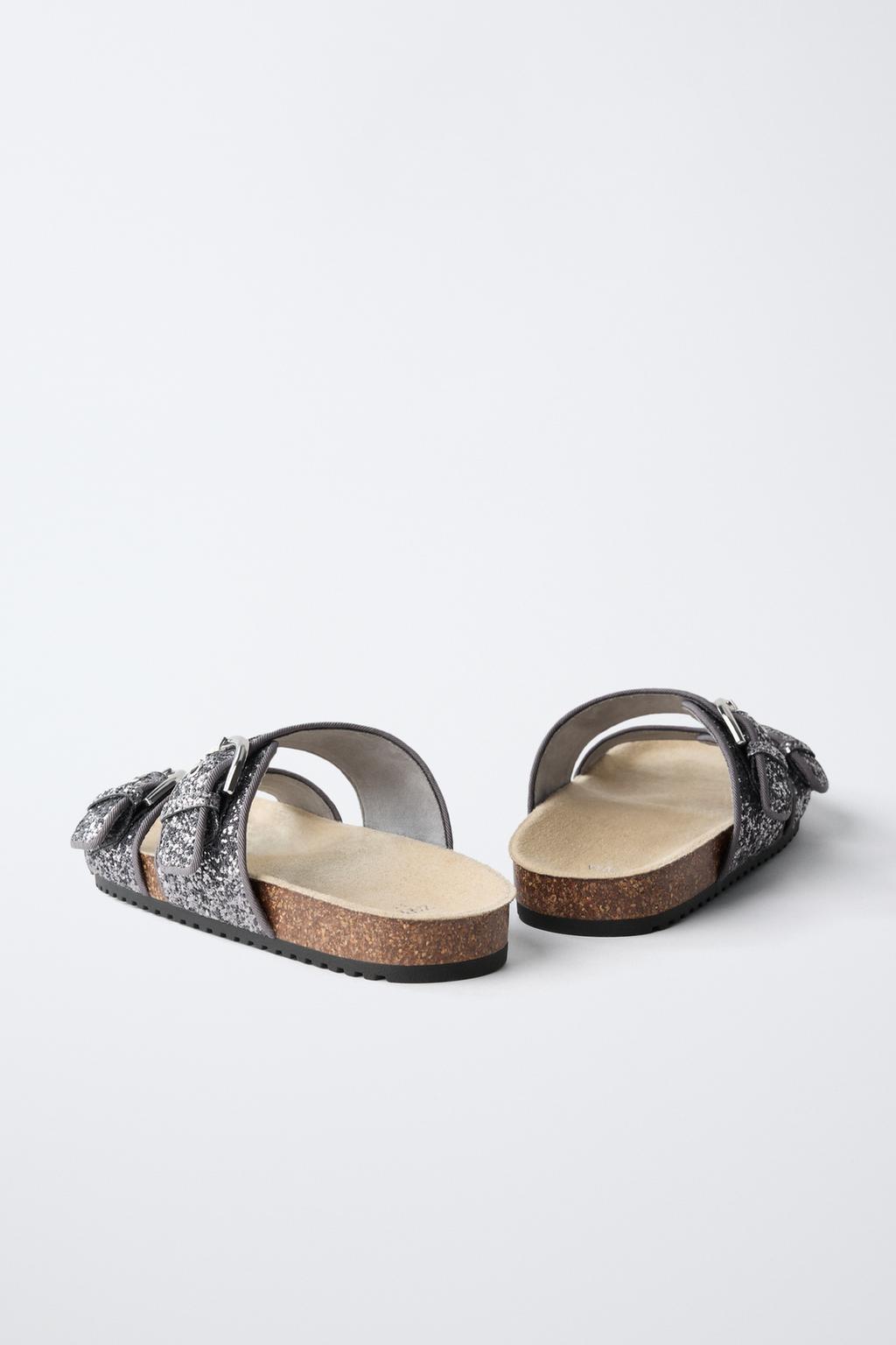 САНДАЛИИ С ПРЯЖКАМИ И БЛЕСТКАМИ