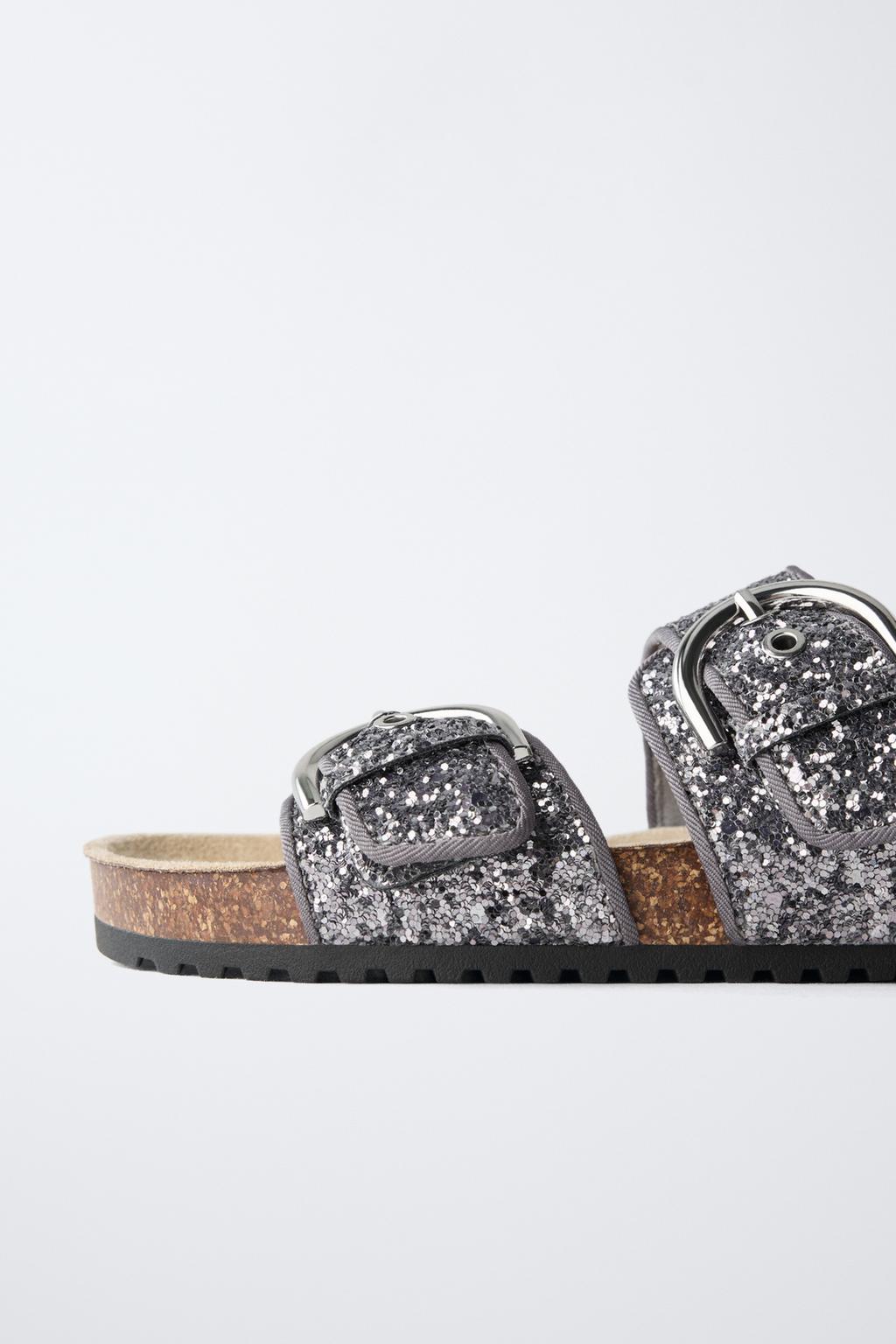 САНДАЛИИ С ПРЯЖКАМИ И БЛЕСТКАМИ