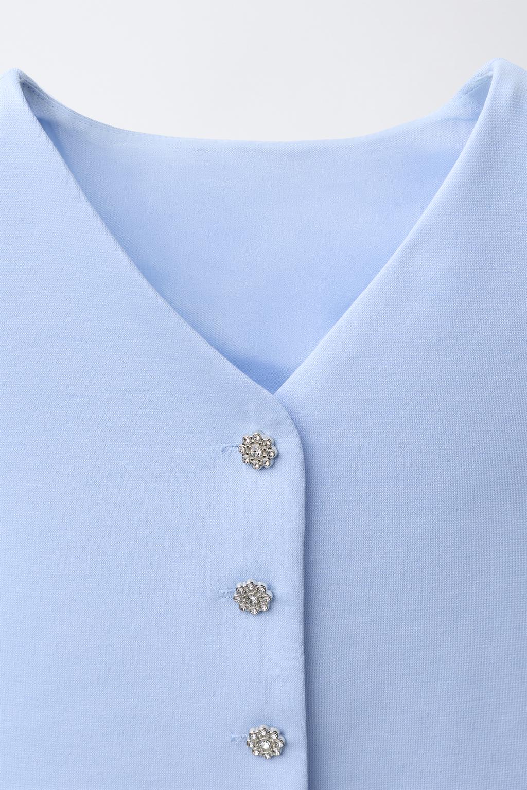 ЖИЛЕТ С ДЕКОРАТИВНЫМИ ПУГОВИЦАМИ