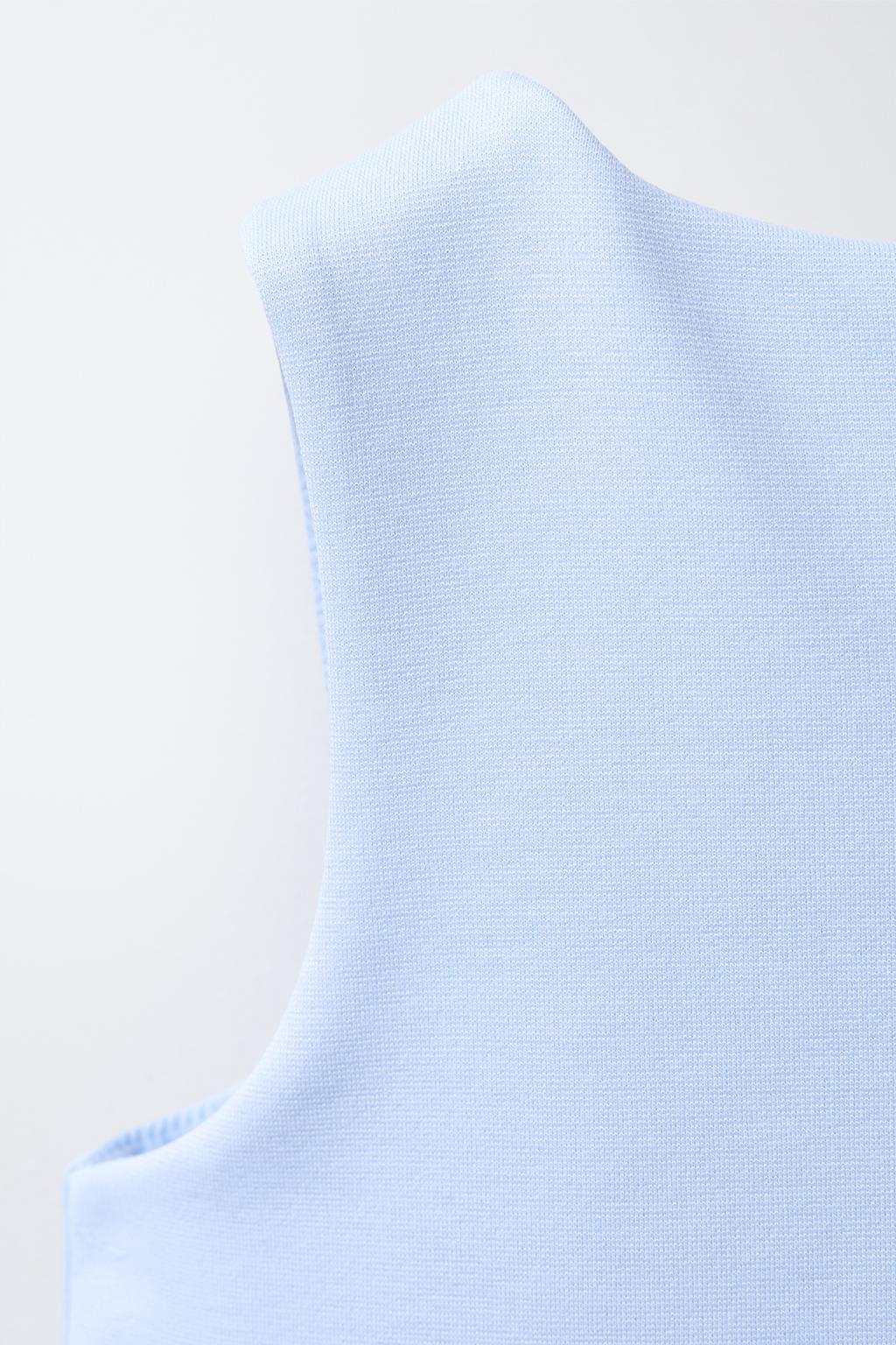 ЖИЛЕТ С ДЕКОРАТИВНЫМИ ПУГОВИЦАМИ