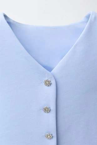 Жилет с декоративными пуговицами- Заказать в России