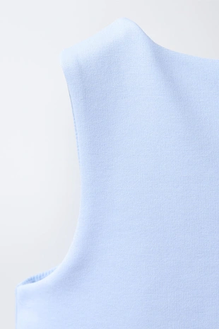 Жилет с декоративными пуговицами- Заказать в России