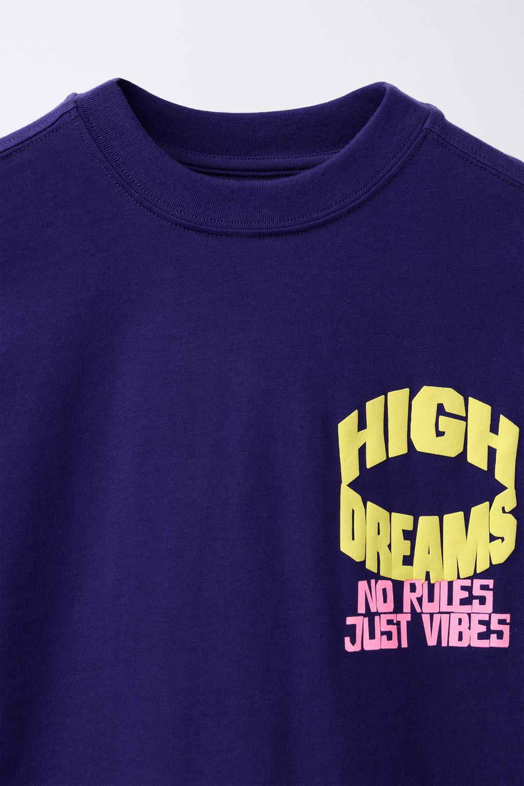 ФУТБОЛКА С РЕЛЬЕФНЫМ ПРИНТОМ