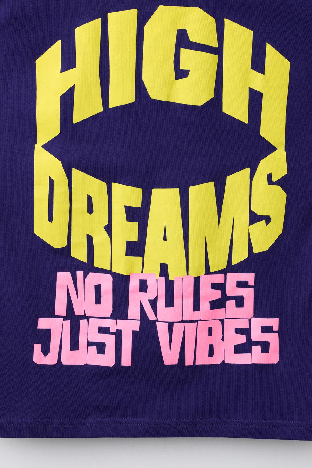 ФУТБОЛКА С РЕЛЬЕФНЫМ ПРИНТОМ