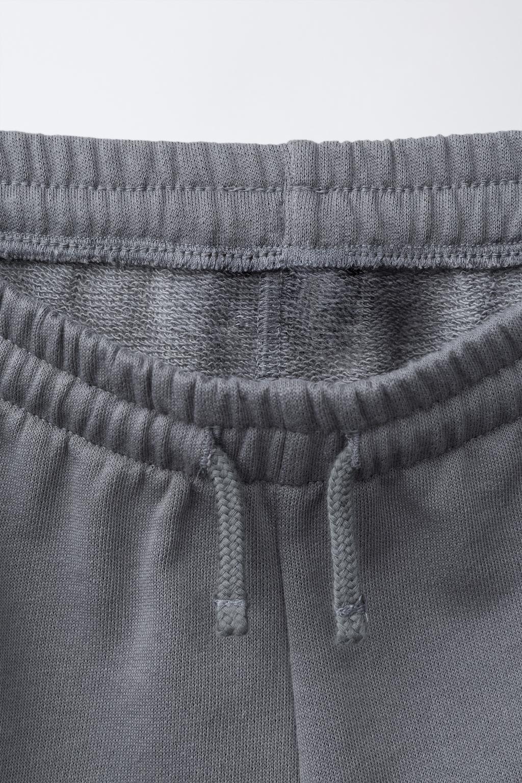 ШОРТЫ-БЕРМУДЫ С ПРИНТОМ «ГРАФФИТИ»