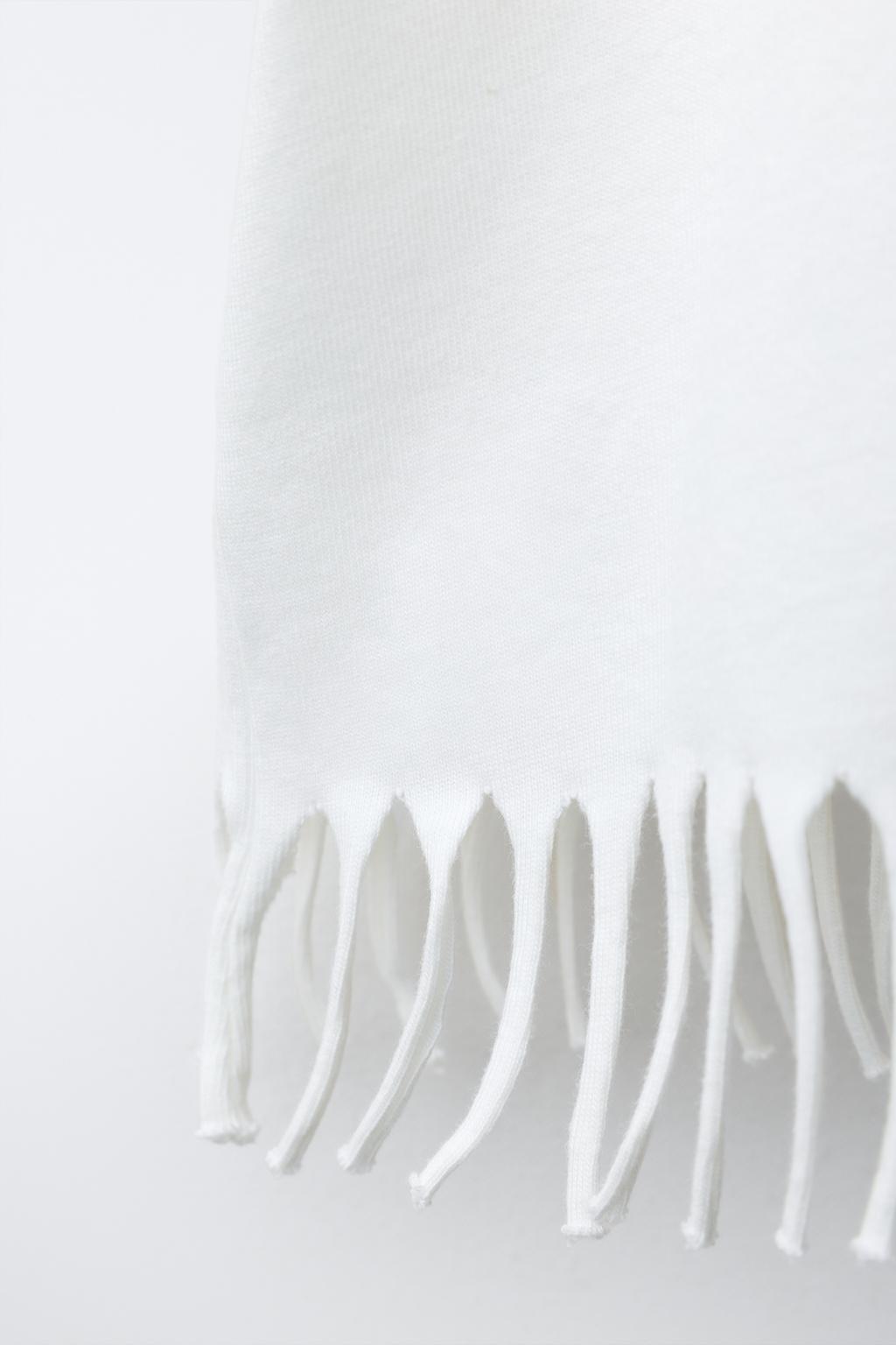 ФУТБОЛКА С ЦВЕТКОМ И ПАЙЕТКАМИ