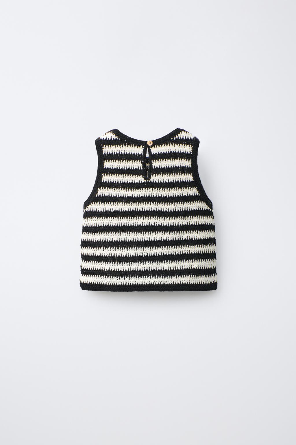 ВЯЗАНЫЙ КРОП-ТОП В ПОЛОСКУ С ВЫШИВКОЙ ВИШЕН