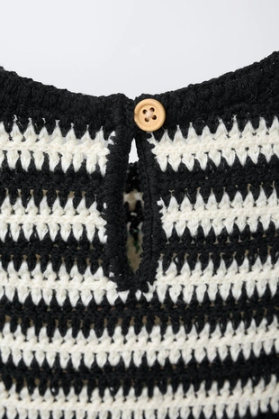 Вязаный кроп-топ в полоску с вышивкой вишен- Заказать в России