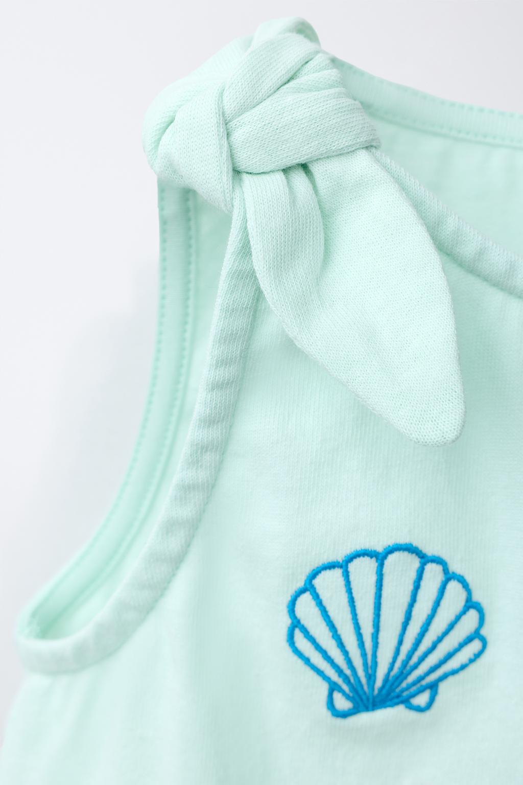 ФУТБОЛКА С УЗЛОМ И ТРОПИЧЕСКОЙ ВЫШИВКОЙ