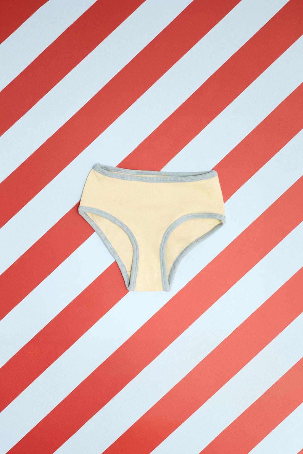 Zara «Timeless» - НАБОР ИЗ ТРЕХ ТРУСОВ С КОНТРАСТНЫМИ КРОМКАМИ