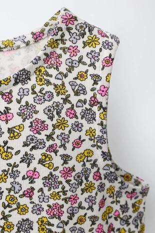 Комплект из футболки и шортов с цветочным принтом