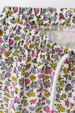 Комплект из футболки и шортов с цветочным принтом