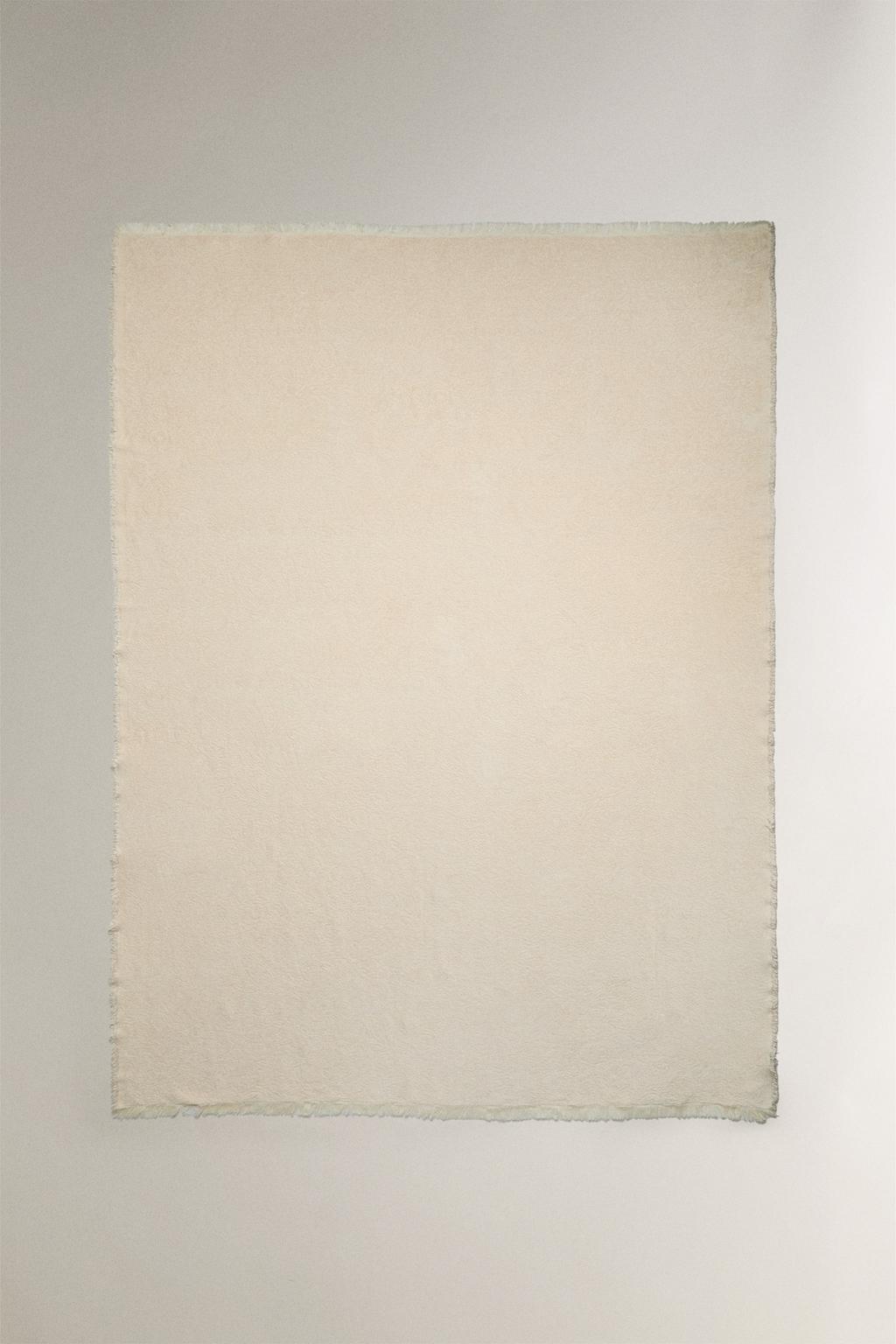 Плед из шениля с жаккардовым узором