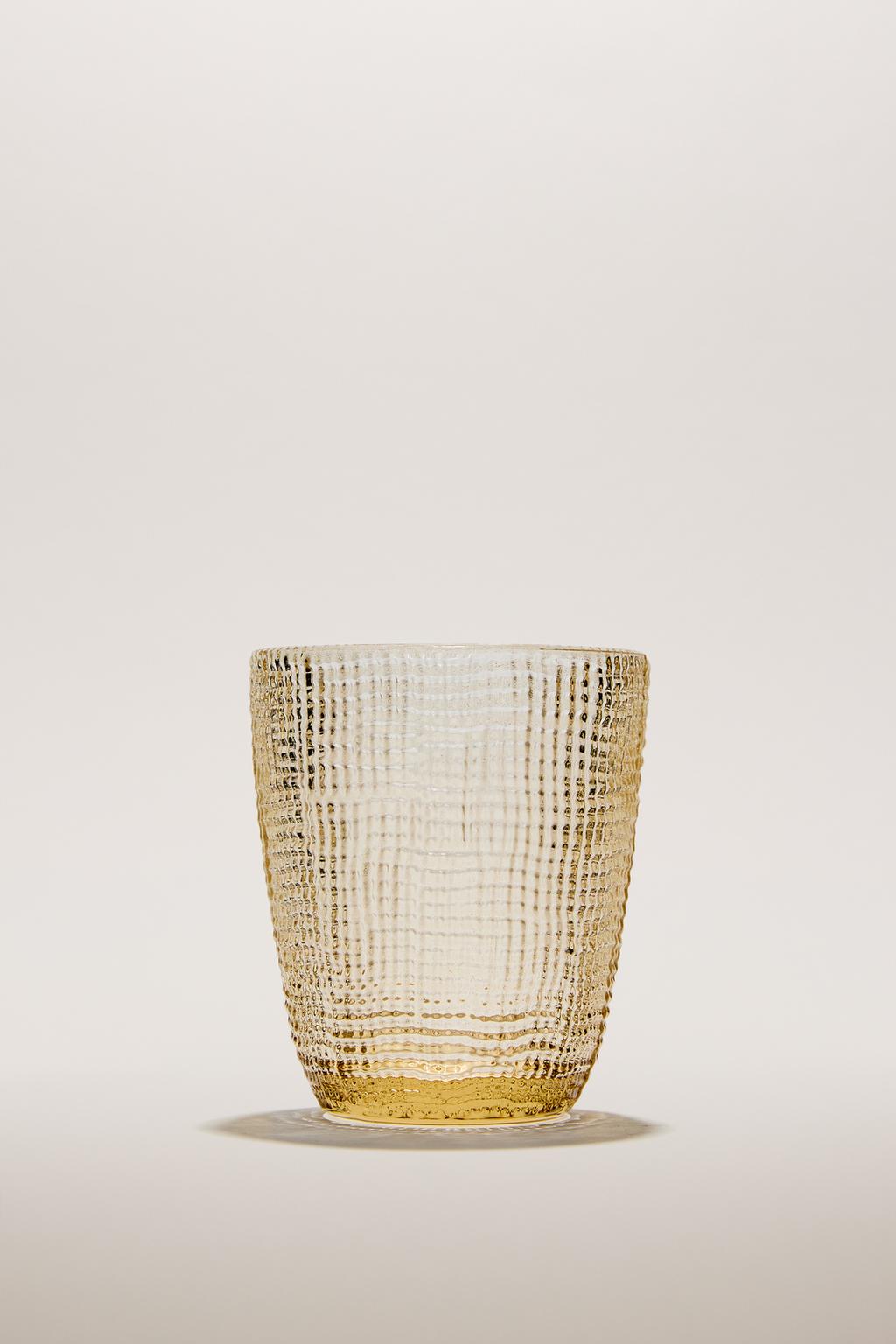 Стакан из стекла с рельефным узором